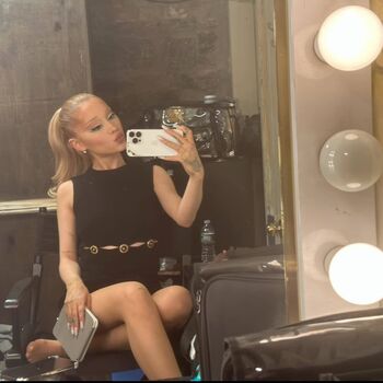 🔥 Ariana grande  page leaked private photo uncensored full