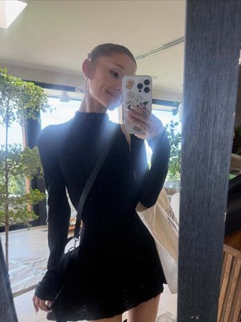 🔥 Ariana grande  page leaked private photo uncensored full