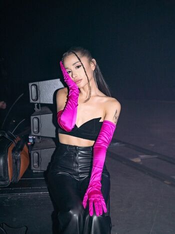 🔥 Ariana grande  page leaked private photo uncensored full