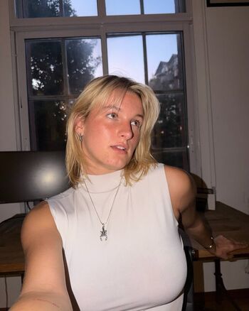 🔥 Itscarlyjane  page leaked private photo uncensored full
